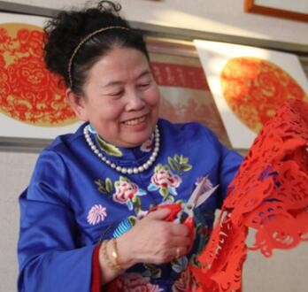 伏兆娥：剪出万千气象，唱响奋斗之歌